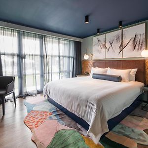 Oasis King Room
